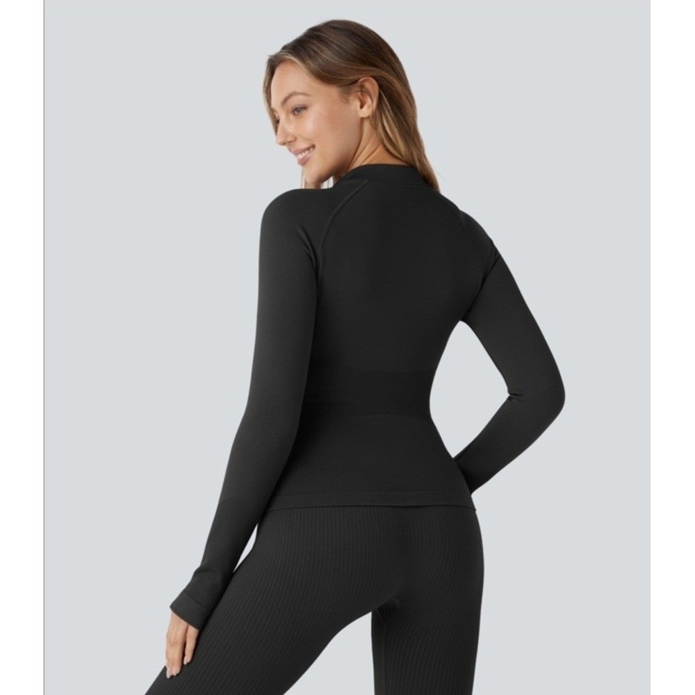 Halara OneForm Seamless Flow Collar Zip Up Jacket Raglan Thumb Hole Black M NWT - Picture 2 of 10